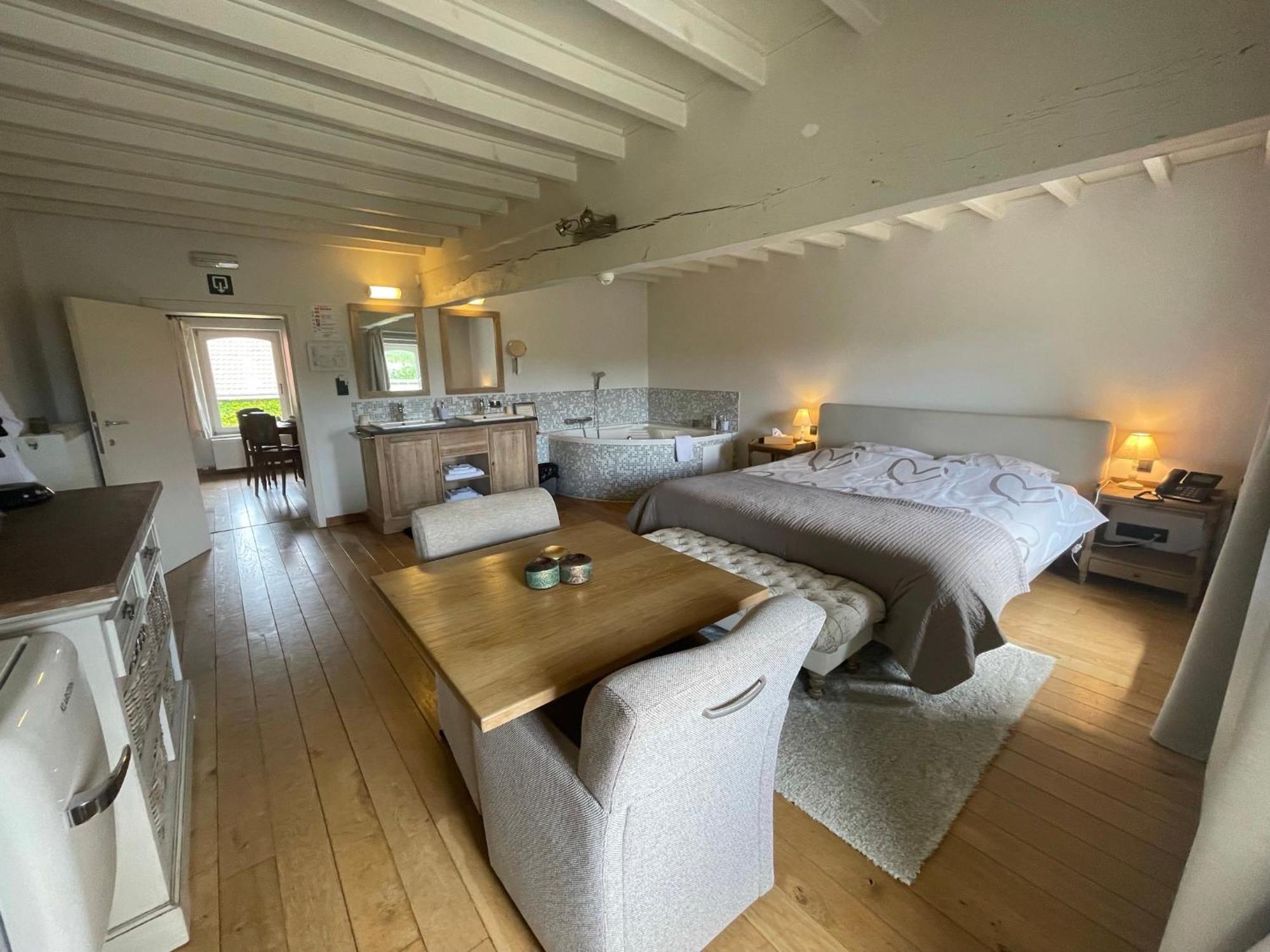Kamer met Kingsize bed en Bubbelbad